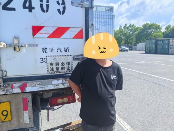 炒股配资排名 渔港码头数千鱼箱离奇消失，崇明警方迅速破案